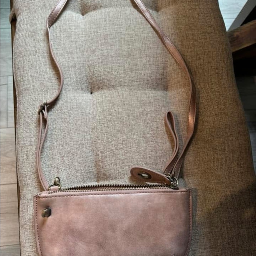Elegant Tan Leather Shoulder Bag